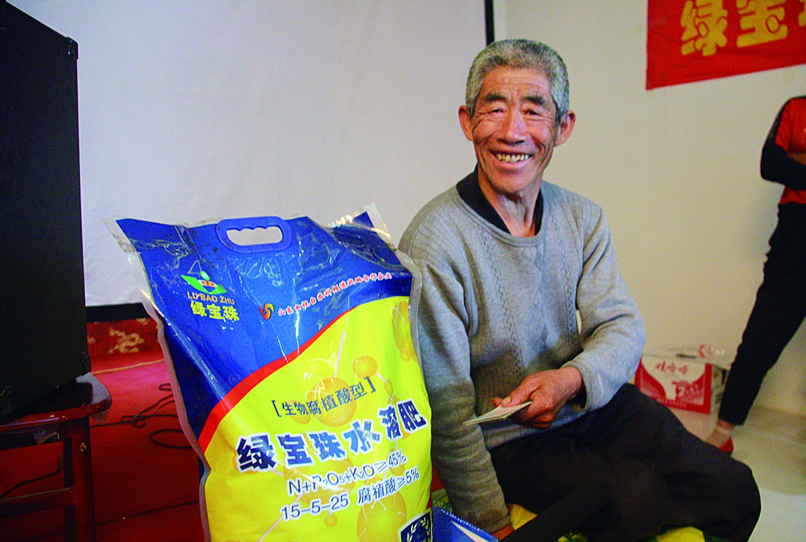 农户告诉记者：绿宝珠肥料用了都说好